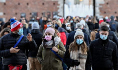 FACE À OMICRON, LA COMMISSION EUROPÉENNE VEUT UN EXAMEN QUOTIDIEN DES RESTRICTIONS DE DÉPLACEMENT