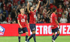 Le Français Olivier Giroud célèbre son but lors du match de Ligue 1 entre Lille et Monaco au stade Pierre-Mauroy de Villeneuve-d'Ascq le 24 août 2025 ( AFP / FRANCOIS LO PRESTI )