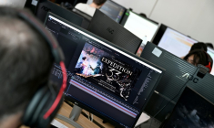 Un concepteur travaille sur le nouveau jeu vidéo "Clair Obscur, Expedition 33" au siège du studio Sandfall Interactive, le 10 avril 2025 à Montpellier, dans l'Hérault ( AFP / GABRIEL BOUYS )