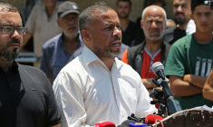 Ismaïl al-Thawabta, directeur du bureau des médias au sein du Hamas, lors d'une conférence de presse à l'hôpital Al-Aqsa de Deir el-Balah, dans le centre de la bande de Gaza, le 6 juillet 2026 ( AFP / Eyad Baba )