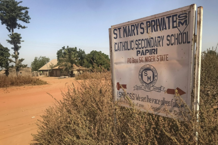 Un panneau montrant l'entrée de l'école catholique Saint Mary, le 23 novembre 2015 à Papiri, dans l'ouest du Nigeria ( AFP / Ifeanyi Immanuel Bakwenye )