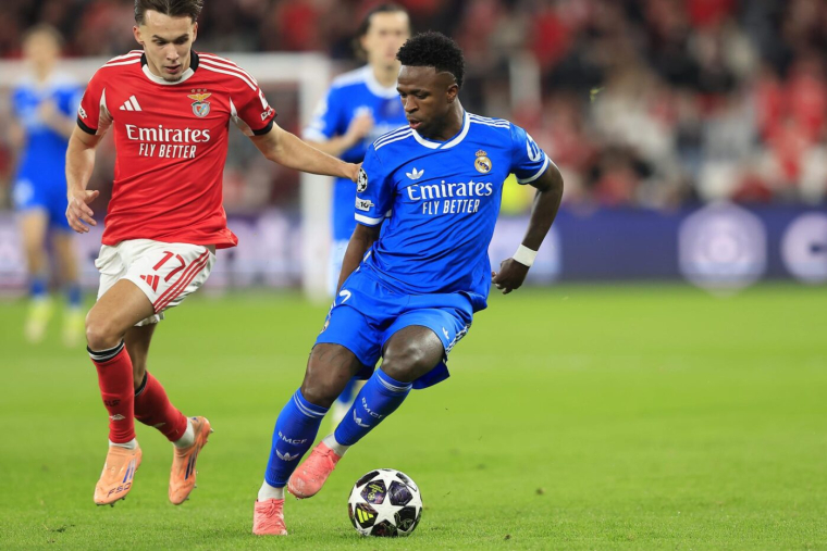 Vinícius accuse un joueur de Benfica de racisme, le match interrompu durant plusieurs minutes