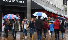 HOUSE OF FRASER VA FERMER 31 MAGASINS