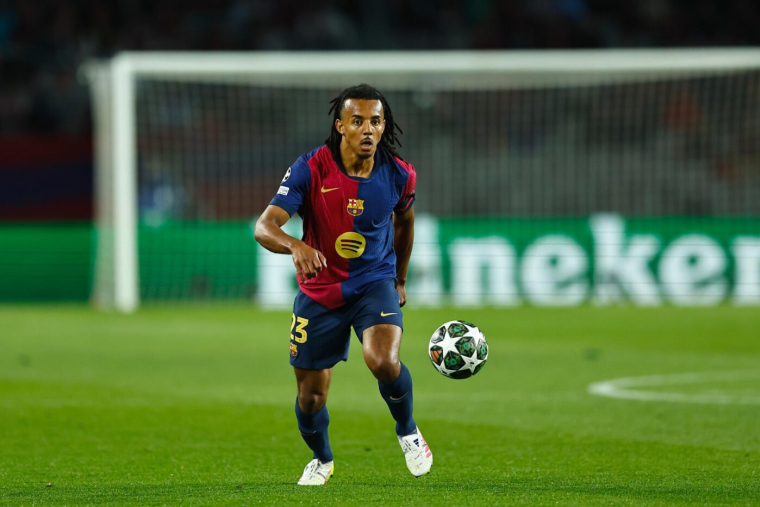 En partance pour Milan, Jules Koundé se retrouve dans un avion plein de supporters barcelonais