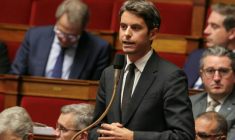 Le chef de Renaissance, Gabriel Attal, a appelé jeudi Édouard Philippe à garder son "sang froid" et ses "nerfs solides". ( AFP / Thomas SAMSON )