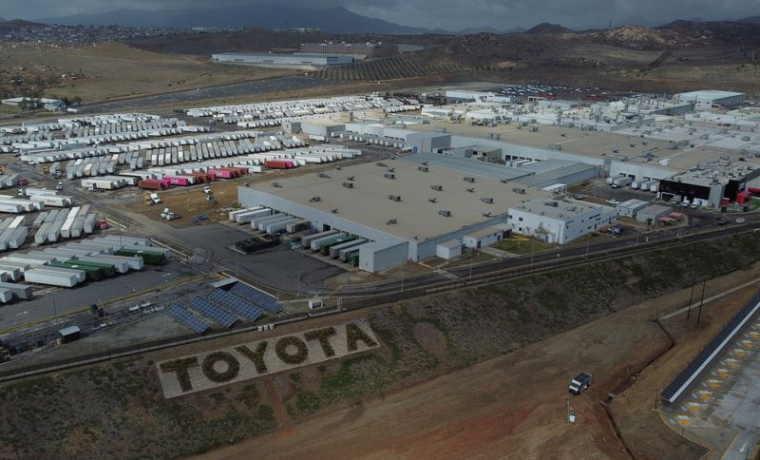 Vue de l'usine de fabrication de Toyota à Tijuana