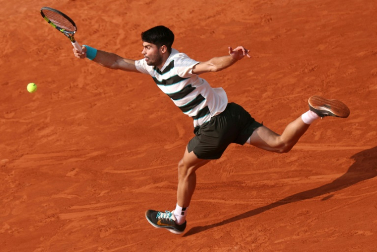 L'Espagnol Carlos Alcaraz lors de sa finale de Roland-Garros contre l'Italien Jannik Sinner, le 8 juin 2025 à Paris ( AFP / ALAIN JOCARD )