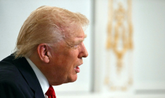 Le président américain Donald Trump pendant une visioconférence avec des militaires, le 27 novembre 2025 dans sa résidence de Mar-a-Lago, en Floride ( AFP / Jim WATSON )