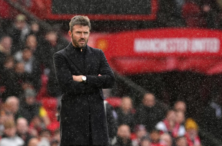 Michael Carrick a un peu de rab à la tête de Manchester United