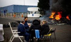 Les travailleurs du fabricant de pneus Michelin en grève, à Cholet