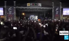 Raids aériens, tirs et explosions à Khartoum, le Soudan au bord d'une "catastrophe humanitaire"