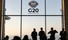 Des délégués participant aux réunions des ministres des Finances et des gouverneurs des banques centrales du G20, à Durban, le 17 juillet 2025 en Afrique du Sud ( AFP / RAJESH JANTILAL )