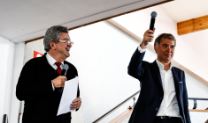 Jean-Luc Mélenchon et Olivier Faure, le 8 juin 2022, à Caen ( AFP / SAMEER AL-DOUMY )