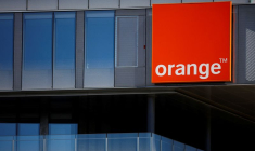 Le logo du groupe de télécommunications Orange au siège de la société à Issy-les-Moulineaux