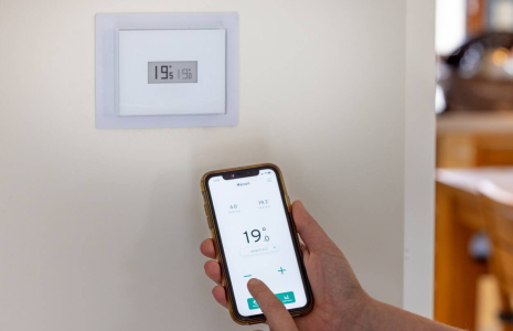 Le thermostat connecté obligatoire à partir de 2027, pourquoi ne pas anticiper ?  / iStock.com - Pixavril