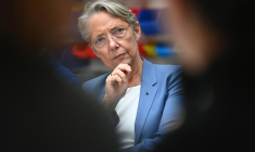 Elisabeth Borne, le 24 mai 2023, à Aubervilliers ( AFP / CHRISTOPHE ARCHAMBAULT )