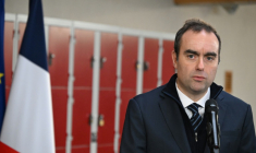 Le Premier ministre français Sébastien Lecornu lors de l'inauguration de l'école Aurélie Aubert à Rugles (Eure), le 12 décembre 2025 ( AP POOL / Emma Da Silva )