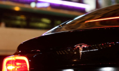 FRANCE: LE CHAUFFEUR DE LA TESLA IMPLIQUÉE DANS UN ACCIDENT MORTEL PORTE PLAINTE CONTRE LE CONSTRUCTEUR