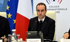 Le Premier ministre français, Sébastien Lecornu, participe à une réunion de crise interministérielle au ministère de l'Intérieur à Paris.