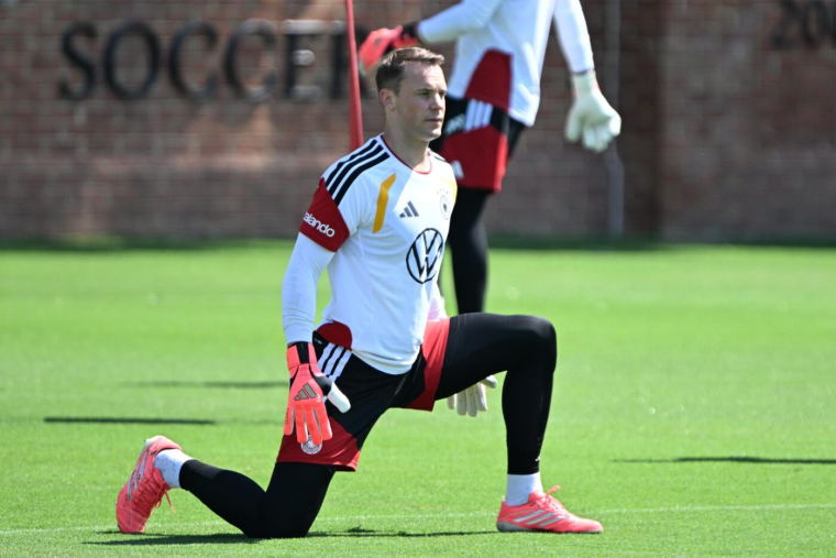 Deux ans plus tard, Manuel Neuer retrouve une place de titulaire avec l'Allemagne