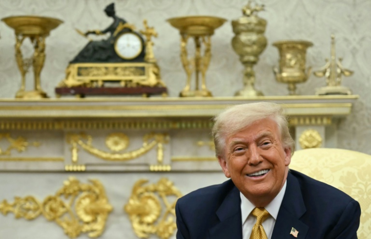 Le président américain Donald Trump dans le Bureau ovale de la Maison Blanche, le 16 juillet 2025 à Washington ( AFP / ANDREW CABALLERO-REYNOLDS )