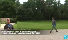 Emmanuel Macron ouvre le bal des consultations pour choisir un nouveau Premier ministre