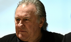 Gérard Depardieu le 27 mars 2025 à Paris ( AFP / JULIEN DE ROSA )