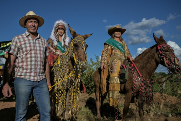 Fabricio Batista Ferreira, maire de Sao Felix do Xingu, lors d'une parade de cow-boys et cow-girls, le 21 juin 2025 en Amazonie brésilienne ( AFP / Nelson ALMEIDA )
