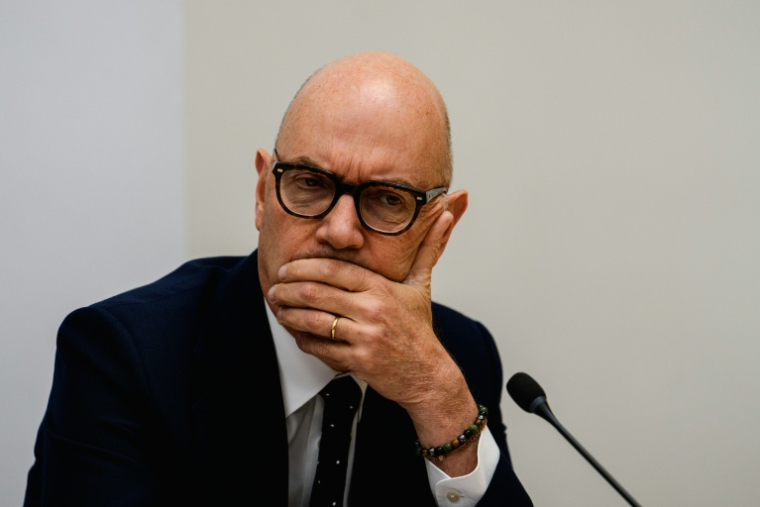 Le ministre français de l'Economie, Roland Lescure, tient une conférence de presse à Paris, le 6 mai 2026 ( AFP / Dimitar DILKOFF )