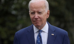 Le président américain Biden monte à bord de Marine One pour se rendre dans le Kentucky
