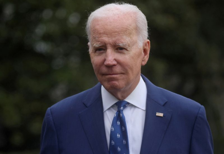 Le président américain Biden monte à bord de Marine One pour se rendre dans le Kentucky