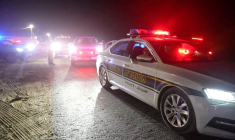 Des officiers de police israéliens escortent le corps du leader du Hamas Yahya Sinouar