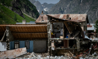 Des maisons détruites, le 21 juin 2024, par une crue dévastatrice de la rivière Veneon au hameau de La Bérarde, le 28 juin 2024 en Isère ( AFP / ARNAUD FINISTRE )