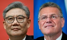 Le ministre chinois du Commerce, Wang Wentao et le commissaire européen au Commerce Maros Sefcovic ( AFP / Pedro PARDO )