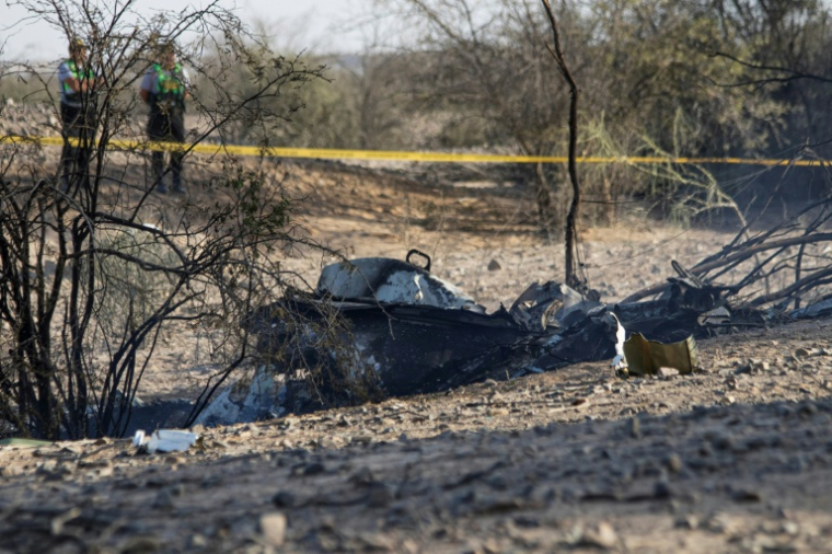 Débris du petit avion dont le crash a fait 13 morts, dans la localité de Vista Alegre, à Nazca, au Pérou, le 1er août 2026 ( AFP / Mariajulia VAREMAN )