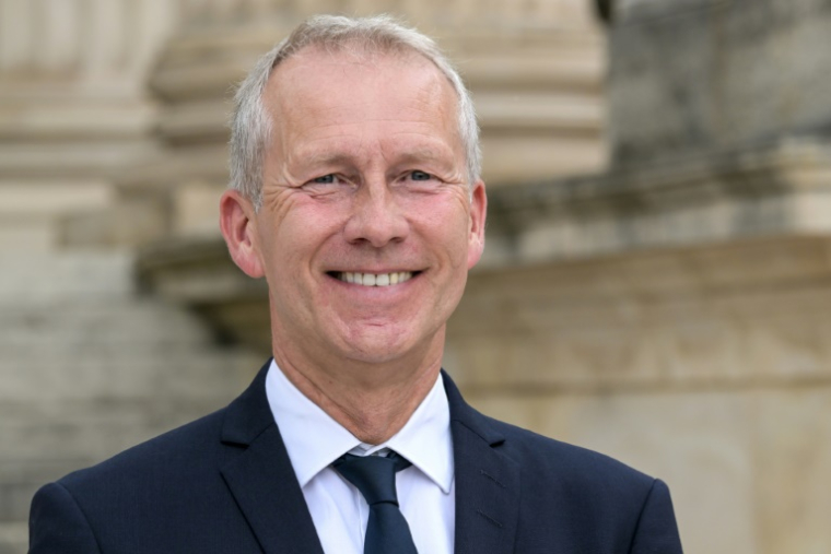 Le député socialiste Guillaume Garot arrive à l'Assemblée nationale, à Paris, le 9 juillet 2024 ( AFP / BERTRAND GUAY )
