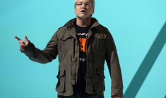 Vince Zampella, PDG de Respawn Entertainment, présente le jeu vidéo "Titanfall 2" lors d'une conférence de presse Electronics Arts, le 12 juin 2016 à Los Angeles, en Californie ( GETTY IMAGES NORTH AMERICA / KEVORK DJANSEZIAN )