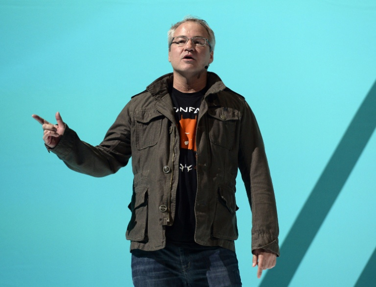 Vince Zampella, PDG de Respawn Entertainment, présente le jeu vidéo "Titanfall 2" lors d'une conférence de presse Electronics Arts, le 12 juin 2016 à Los Angeles, en Californie ( GETTY IMAGES NORTH AMERICA / KEVORK DJANSEZIAN )