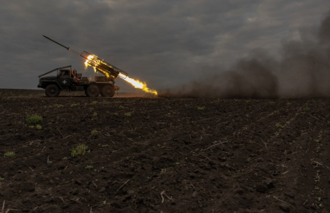 De l'artillerie mobile de l'armée ukrainienne, en Ukraine, le 15 mai 2024. ( AFP / ROMAN PILIPEY )