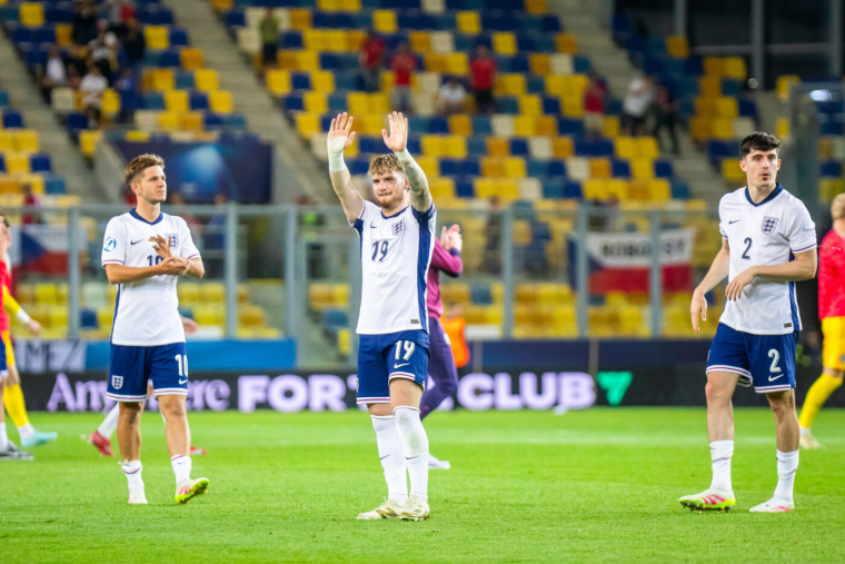 L'Angleterre de Rowe et Elliott fait match nul contre la Slovénie