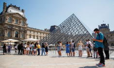 FRANCE/TOURISME: L'ÉTÉ "FONCTIONNE BIEN", DES DIFFICULTÉS ENCORE À PARIS, DIT LEMOYNE