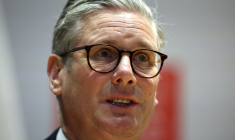 Le Premier ministre britannique Keir Starmer prononce un discours à Londres, le 8 mai 2025 ( POOL / HENRY NICHOLLS )