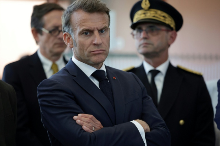 Le président Emmanuel Macron lors de la visite d'un h^ôpital à Lavelanet, le 27 avril 2026 en Ariège ( POOL / Valentine CHAPUIS )