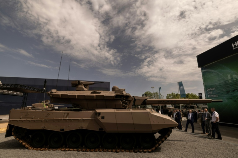 Capint, le char de transition de KNDS présenté au salon de défense Eurosatory à Villepinte, près de Paris, le 15 juin 2026 ( AFP / Guillaume BAPTISTE )