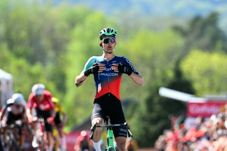 Le prodige français Paul Seixas vainqueur de la Flèche wallonne, le 22 avril 2026 à Huy (Belgique) ( AFP / JOHN THYS )