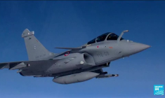 La France signe la vente de 80 avions Rafale lors d'une déplacement d'Emmanuel Macron dans le Golfe