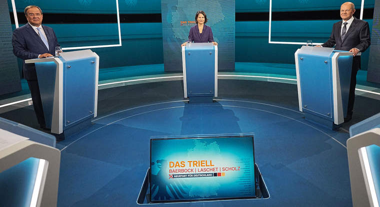 Les trois candidats, Armin Laschet (à gauche), Annelena Baerbock (au centre) et Olaf Scholz (à droite), se sont affrontés lors d'un premier débat télévisé sur RTL et la chaïne allemande NTV. (© AFP)