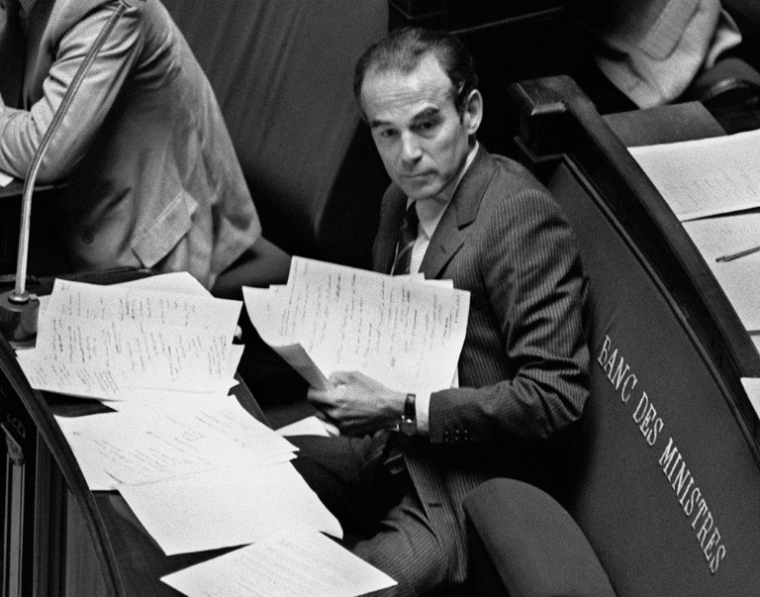 Le ministre de la Justice, Robert Badinter, à l'Assemblée nationale lors de l'examen de son projet de loi sur l'abolition de la peine de mort, le 17 septembre 1981 à Paris ( AFP / DOMINIQUE FAGET )