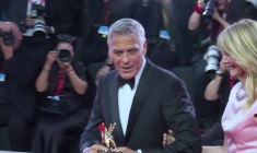 Mostra de Venise : George Clooney exhibe son prix pour l’ensemble de sa carrière