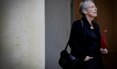 La ministre de l'Education Elisabeth Borne, le 21 avril 2025 à l'Elysée, à Paris ( AFP / STEPHANE DE SAKUTIN )